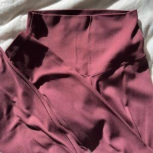 Arie burgundy leggings